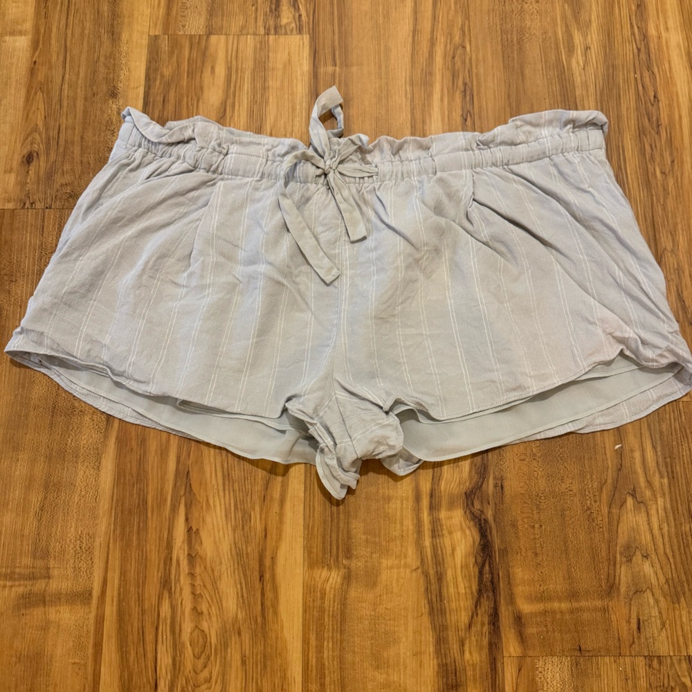 Wilfred Aritzia shorts L in a light blue grey and white stripe, like new